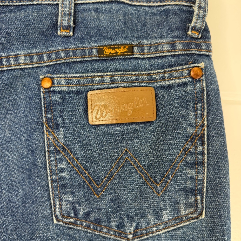 Wrangler 42x32 Cowboy Cut Slim Fit Jean Medium Wash Denim Jeans